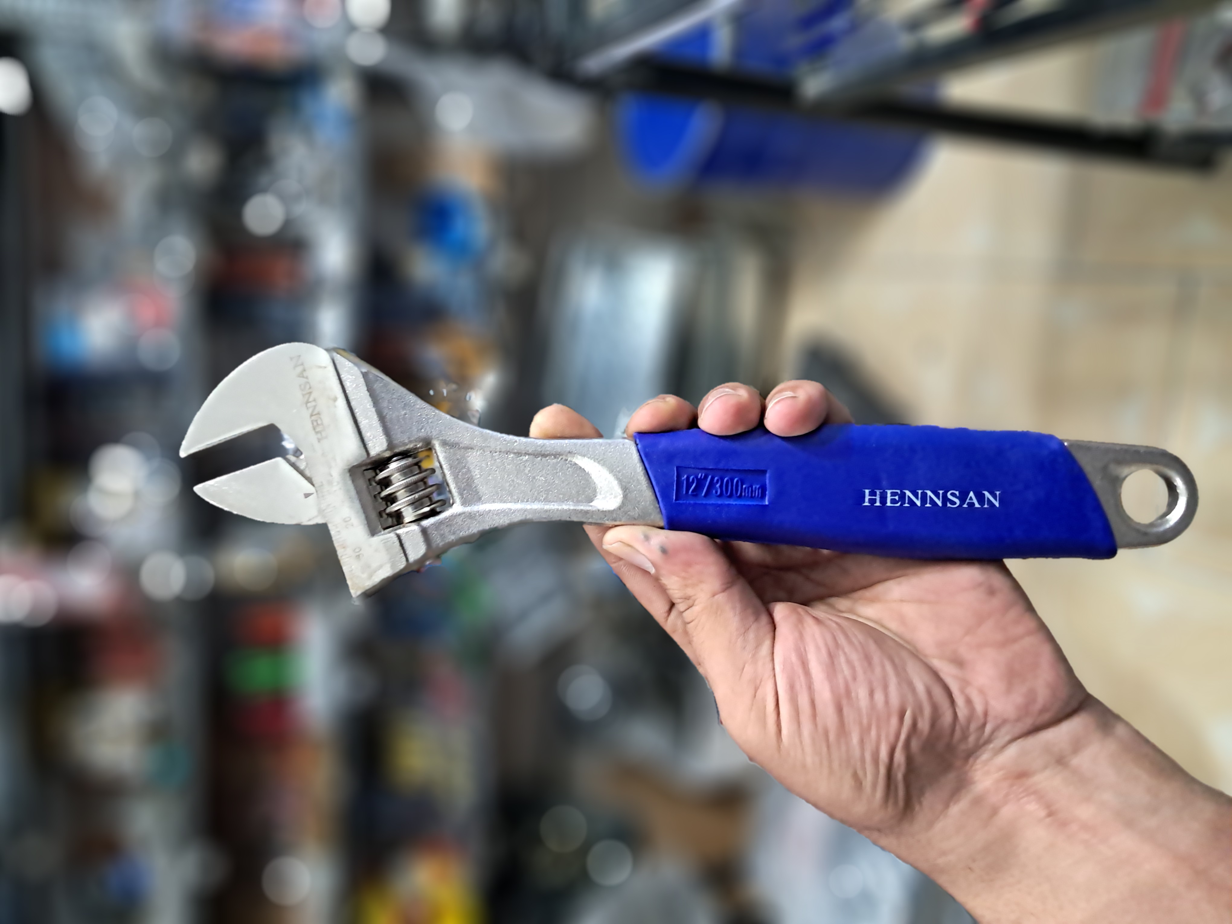 آچار فرانسه روکش دار سایز ۱۲ کولیس دار HENNSAN اصل