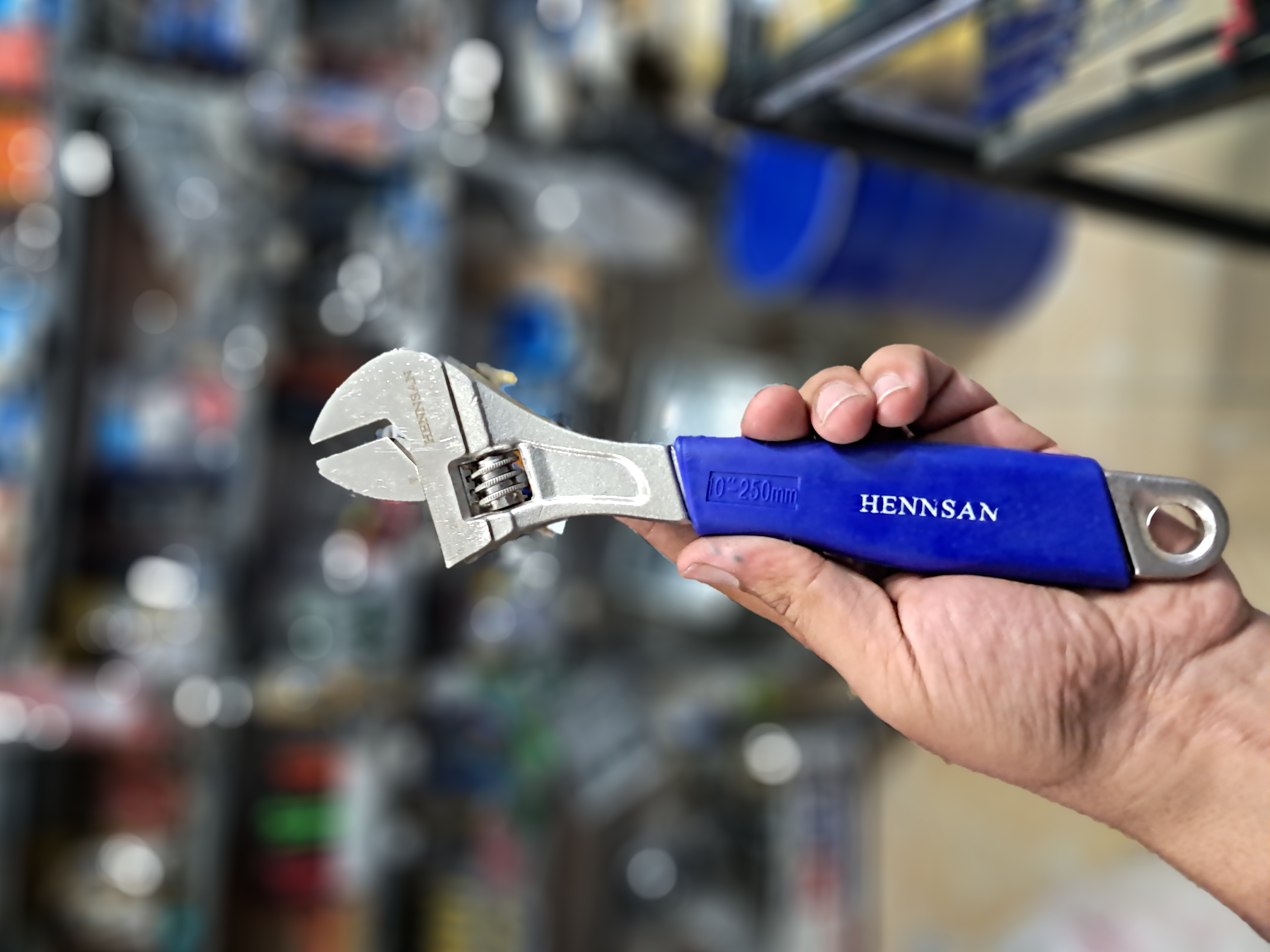 آچار فرانسه روکش دار سایز ۱۰ کولیس دار HENNSAN اصل