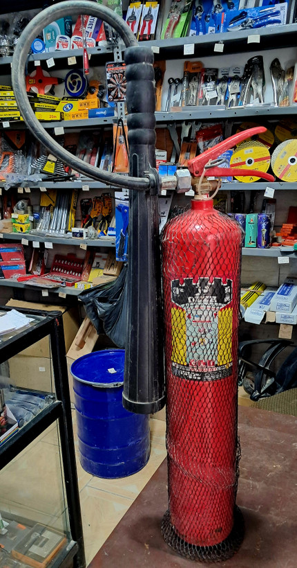 کپسول آتش نشانی استوک در حد نو مایع co2 چهار کیلوگرمی پر